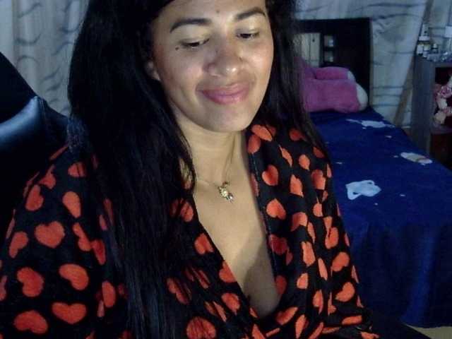 Letty33 live cam on BongaCams
