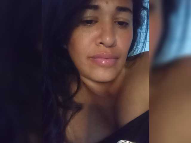Letty33 live cam