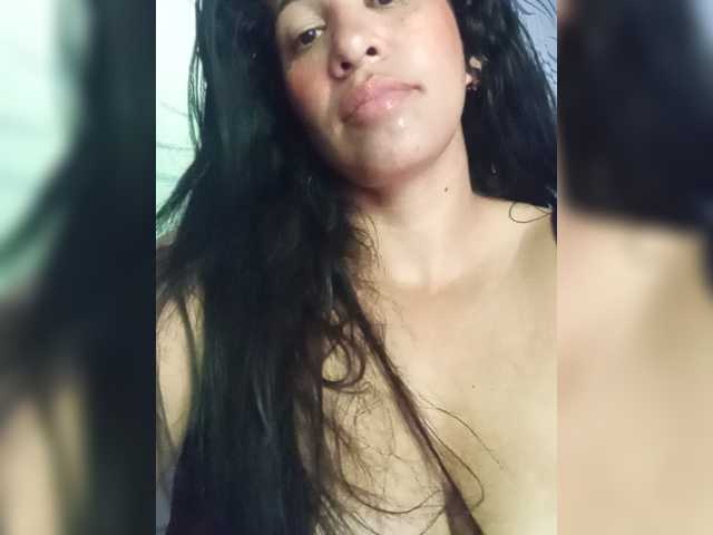 Letty33 live cam on BongaCams