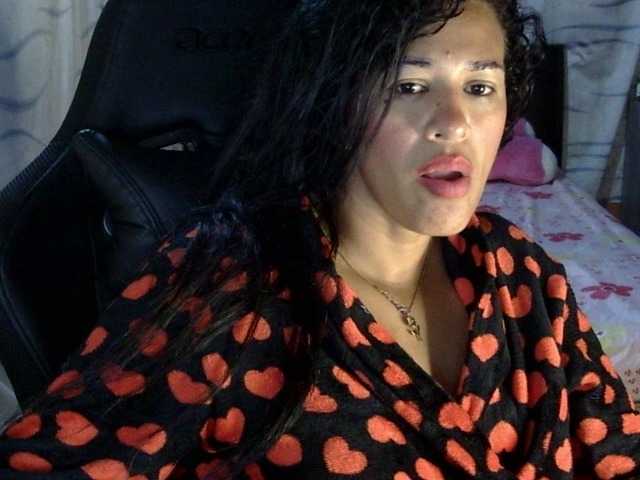 Letty33 live cam on BongaCams