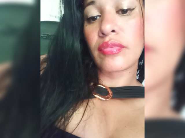 Letty33 live cam on BongaCams
