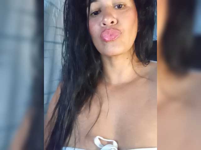 Letty33 live cam on BongaCams