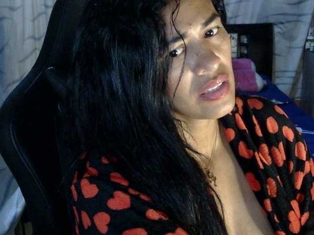 Letty33 live cam on BongaCams