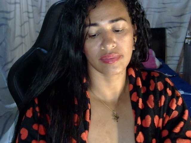 Letty33 live cam on BongaCams