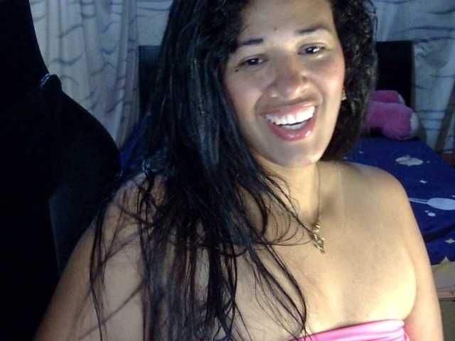 Letty33 live cam on BongaCams