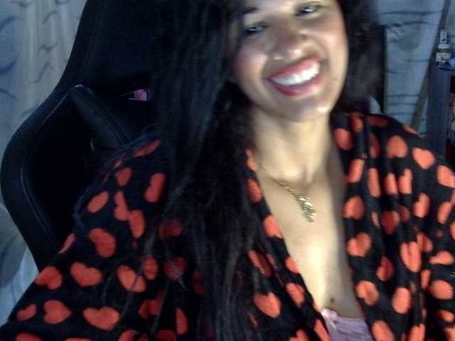 Letty33 live cam on BongaCams