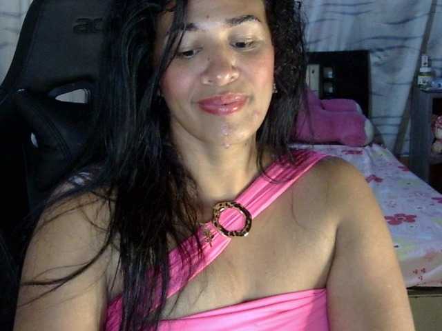 Letty33 live cam on BongaCams