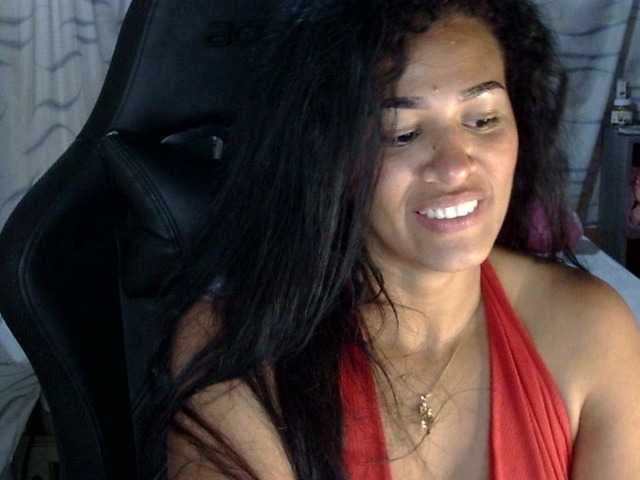 Letty33 live cam on BongaCams