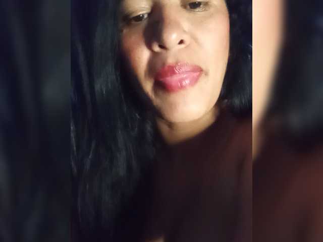 Letty33 live cam on BongaCams
