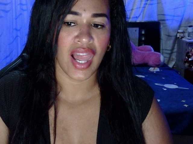 Letty33's BongaCams show and profile