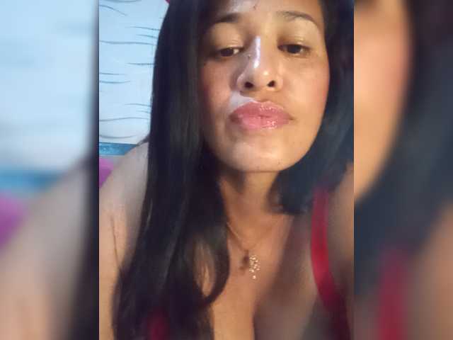 Letty33 live cam on BongaCams