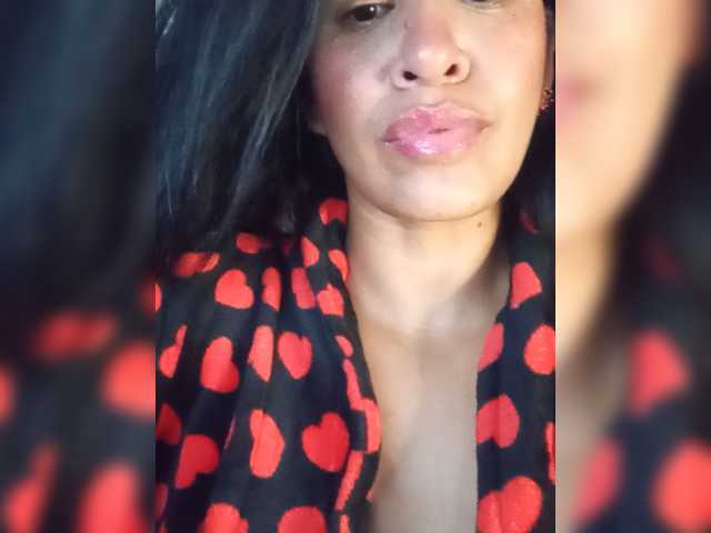Letty33 live cam on BongaCams