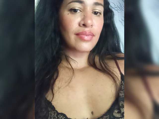 Letty33 live cam on BongaCams