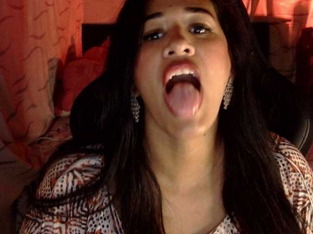 Letty33 live cam on BongaCams