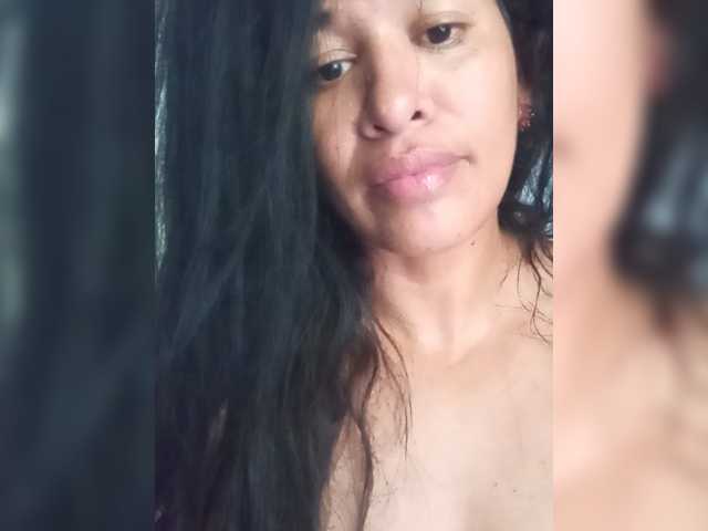 Letty33 live cam on BongaCams