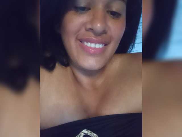 Letty33 live cam