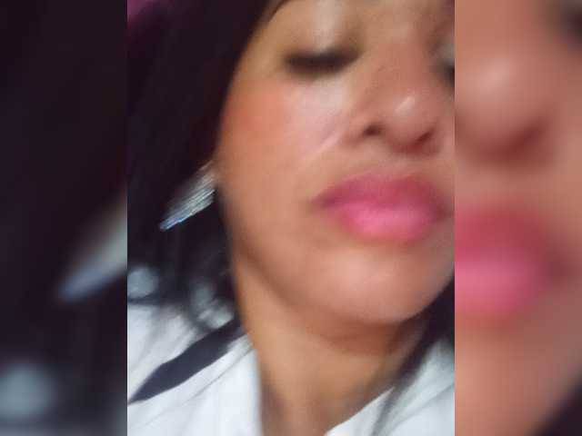 Letty33 live cam on BongaCams