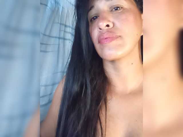 Letty33 live cam on BongaCams