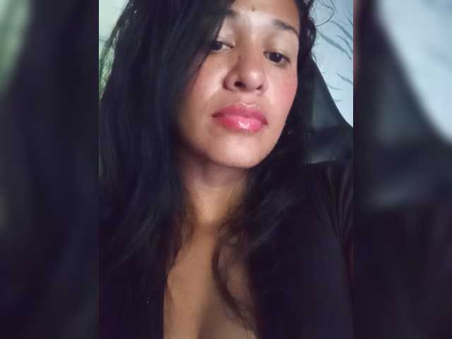 Letty33 live cam on BongaCams