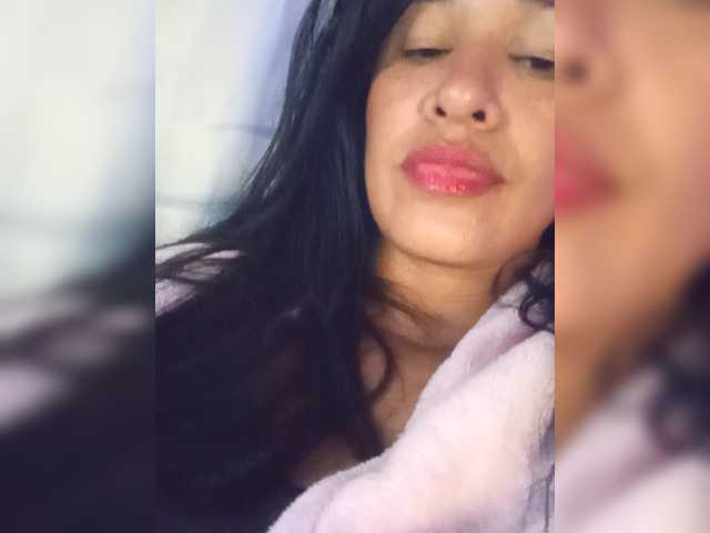 Letty33 live cam on BongaCams