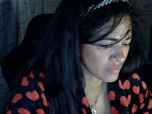 Letty33 live cam on BongaCams
