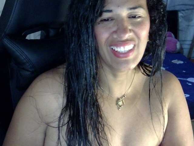 Letty33 live cam on BongaCams