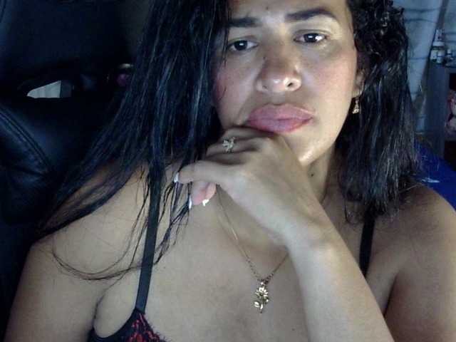 Letty33 live cam on BongaCams