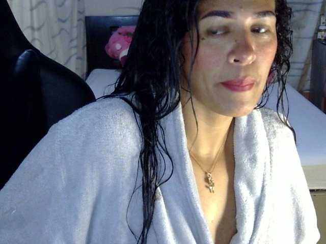 Letty33 live cam on BongaCams