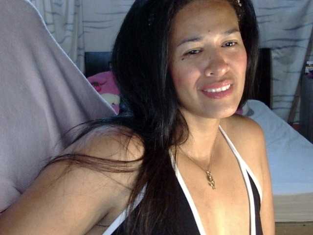 Letty33 live cam on BongaCams