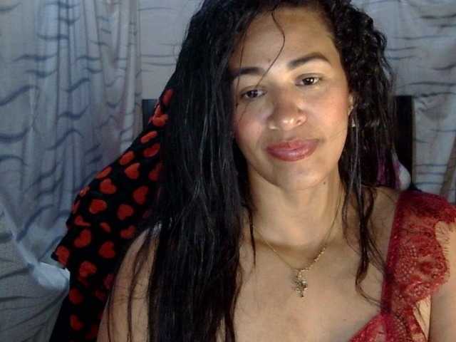 Letty33 live cam on BongaCams