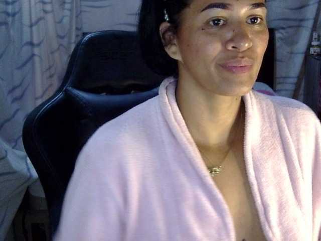 Letty33 live cam on BongaCams