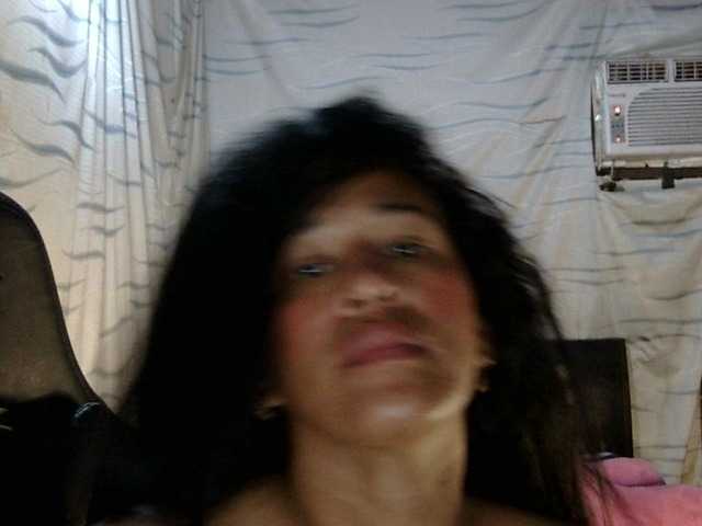 Letty33 live cam on BongaCams
