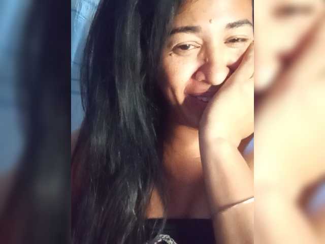 Letty33 live cam