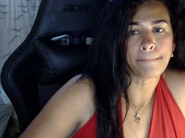 Letty33 live cam on BongaCams