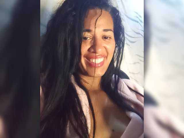 Letty33 live cam on BongaCams