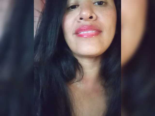 Letty33 live cam on BongaCams