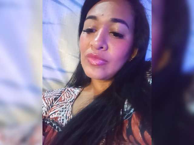 Letty33 live cam on BongaCams