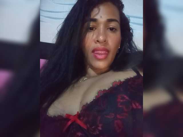 Letty33 live cam on BongaCams