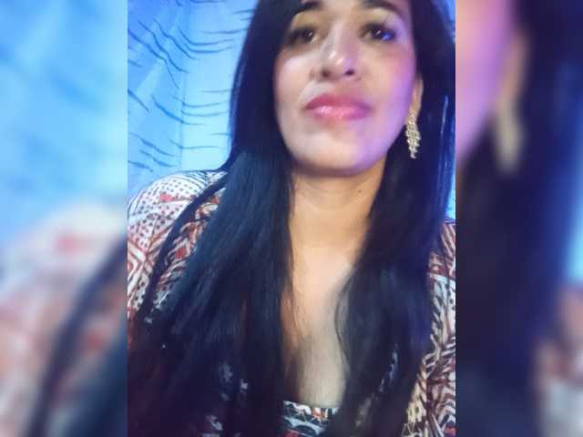 Letty33 live cam on BongaCams