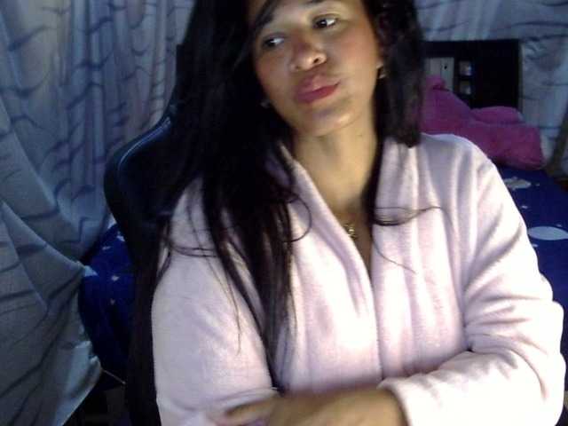 Letty33 live cam on BongaCams