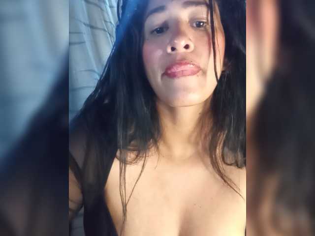 Letty33 live cam on BongaCams