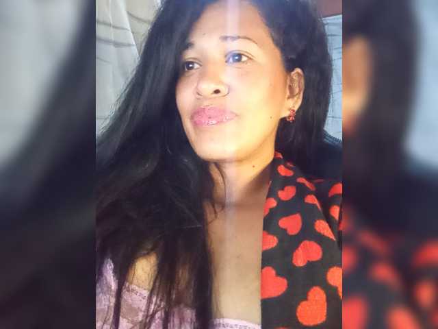 Letty33 live cam on BongaCams