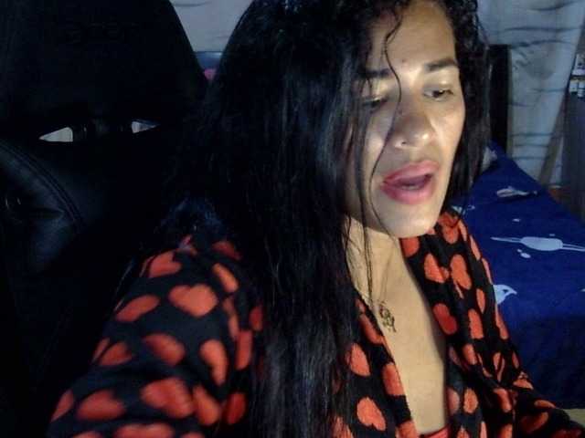 Letty33 live cam on BongaCams