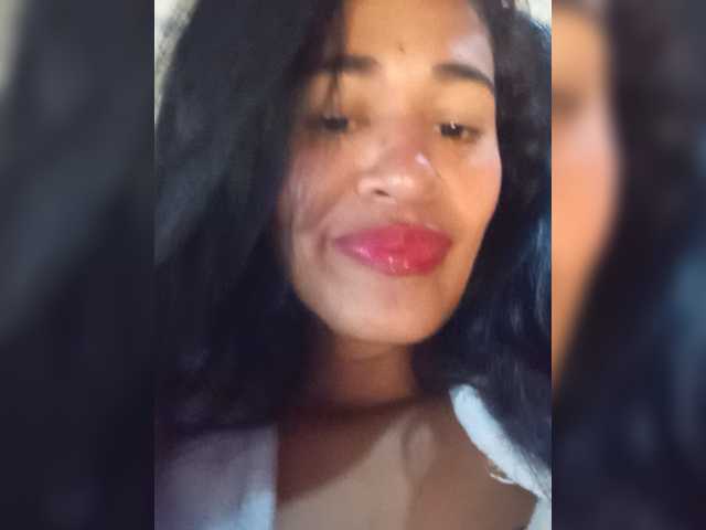 Letty33 live cam on BongaCams