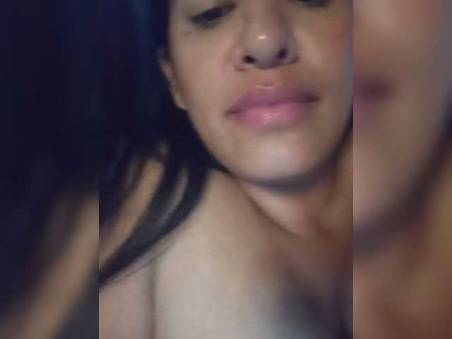 Letty33 live cam