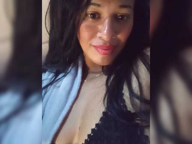 Letty33 live cam on BongaCams