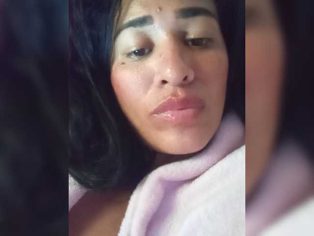 Letty33 live cam on BongaCams