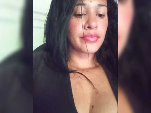 Letty33 live cam on BongaCams
