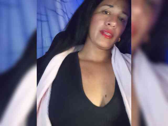 Letty33 webcam