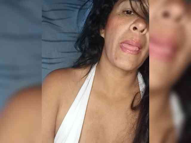 Letty33 webcam